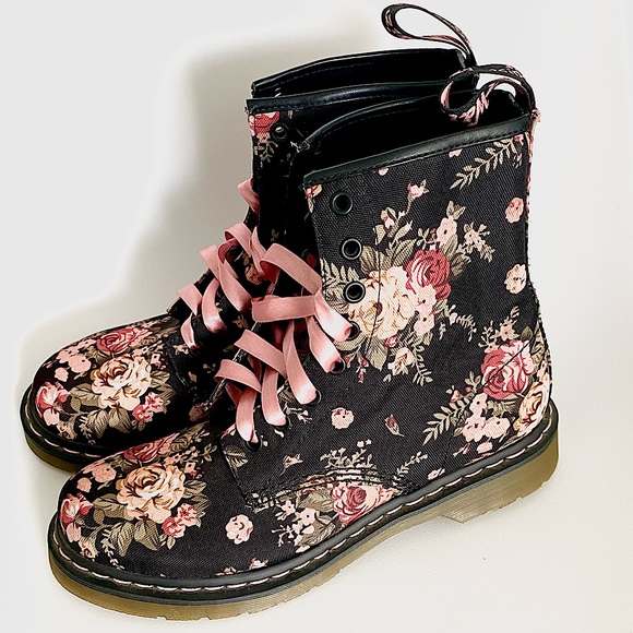 Dr. Martens Shoes - NWOB DR. MARTENS floral size 10